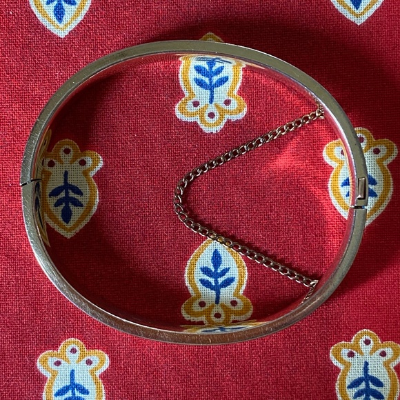 M I R E I L L E - 12K Gold Filled Bangle Bracelet - Picture 4 of 16